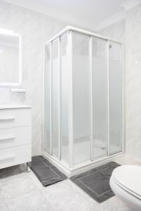A bathroom at Casa Julia 2 gran piso vistas playa Las Teresitas 4 pax