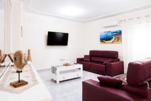 A television and/or entertainment centre at Casa Julia 2 gran piso vistas playa Las Teresitas 4 pax