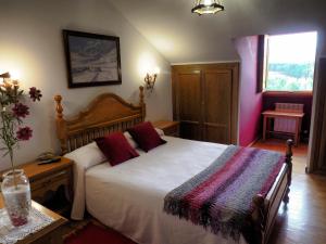 Postel nebo postele na pokoji v ubytování Hospedium Hostal Almanzor