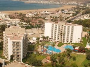 vista aerea di un hotel e della spiaggia di Kenzi Europa ad Agadir