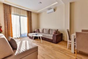 Apolon Apart的休息区