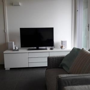 Televiisor ja/või meelelahutuskeskus majutusasutuses A La Ferme