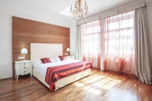Postel nebo postele na pokoji v ubytování Little King Hotel U Malvaze