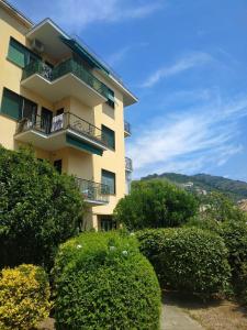 a tall building with bushes in front of it at Il giardino di Peo in Bogliasco