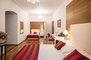 Postel nebo postele na pokoji v ubytování Little King Hotel U Malvaze