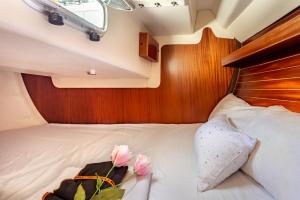 Gallery image of Sail Boat to Sleep in Barcelona