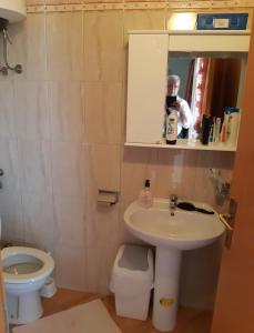 Kúpeľňa v ubytovaní Two Bed Rooms Fortuna near the Beach