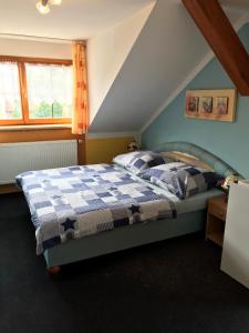 Кровать или кровати в номере Penzion a autokemp Wolf
