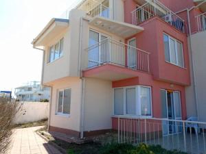 Bygningen som lejligheden ligger i + 12 billeder