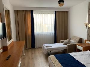 TV a/nebo společenská místnost v ubytování The Sansa Hotel & Spa