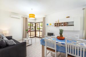 Gallery image of Fresh Sunny Flat with Pool & Terrace by Host Wise in Albufeira