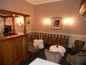 a waiting room with two tables and chairs at Hotel Ten Putte in Gistel