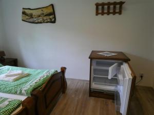 a small table next to a bed in a room at Goralská obora in Ždiar