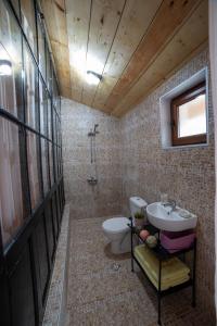 A bathroom at Villa Garden