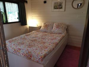 เตียงในห้องที่ Domaine Le Bois de l'Espaud