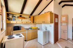 Köök või kööginurk majutusasutuses Apartments Land - 100m to the sea