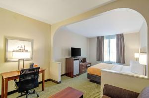 Gallery image of Quality Inn & Suites Near Tanger Outlet Mall in Gonzales