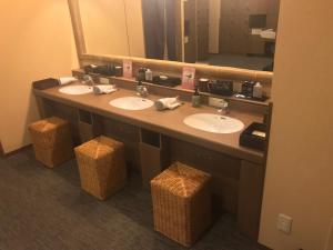 Onyado Nono Asakusa Natural Hot Spring的一间浴室