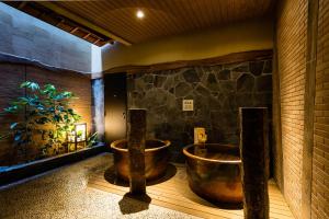 Onyado Nono Asakusa Natural Hot Spring的一间浴室