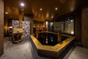 Onyado Nono Asakusa Natural Hot Spring内的一张台球桌