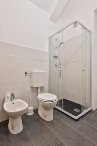 Kúpeľňa v ubytovaní Mansarda Station Gioberti + 21 fotografií