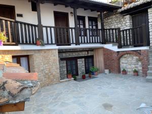 a patio in a house with a brick building at Guest House Genti in Berat