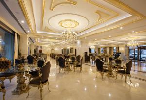 En restaurant eller et andet spisested på Ottoman's Life Hotel Deluxe