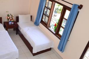 Een bed of bedden in een kamer bij Hoang Kim Hotel