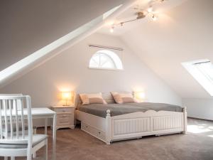 Ένα ή περισσότερα κρεβάτια σε δωμάτιο στο Reiterhof und Pension Eichenhof