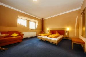 Ein Bett oder Betten in einem Zimmer der Unterkunft Hotel Linde Pfalz