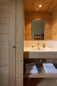 a bathroom with a sink and a mirror at Le Chamois d'Or in Cordon