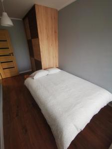 Posteľ alebo postele v izbe v ubytovaní Apartment Cyprys 1