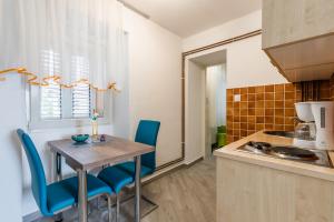 Kuchyň nebo kuchyňský kout v ubytování Apartments Vila DK