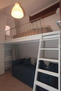 Katil dua tingkat atau katil-katil dua tingkat dalam bilik di Al nodo di Andrea Cod.Citra 011019-LT-0300
