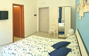 A bed or beds in a room at L'Opera dei Pupi B&b