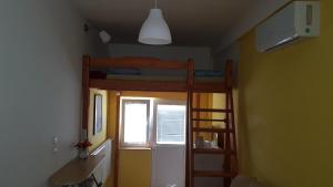 a room with two bunk beds and a window at B&B Veber in Bilje