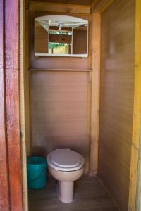 a bathroom with a toilet in a wooden wall at Robinzonski smještaj Gak - Medo in Čabar