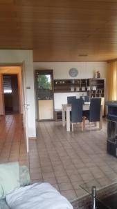 a kitchen and dining room with a table and chairs at Ferienwohnung Am Frankenbach in Franken