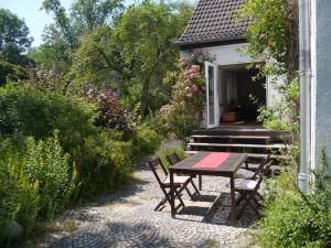 Κήπος έξω από το Sonniges Häuschen mit Garten