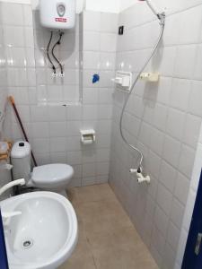 Ванная комната в Monica Hotel