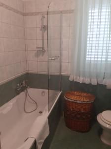 Ein Badezimmer in der Unterkunft Apartments Knežević