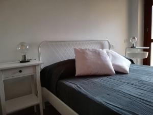 Ένα ή περισσότερα κρεβάτια σε δωμάτιο στο Lucrezia Romana apartament new - Cinecittà-Capannelle