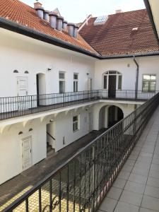 Ein Balkon oder eine Terrasse in der Unterkunft Apartamento City