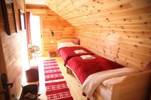 מיטה או מיטות בחדר ב-Taramour Cottages.
