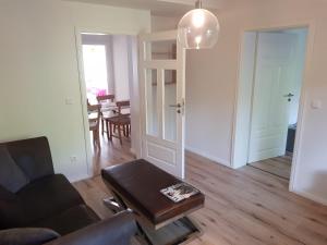 a living room with a couch and a table at Im Dobbenviertel mit Terrasse 3 Doppelzimmer 98qm in Oldenburg +1 photo