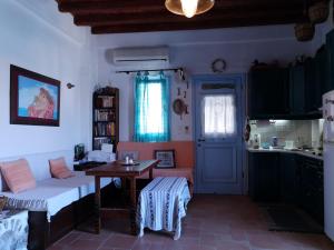 a living room with a couch and a table at Glaros in Pera Gyalos
