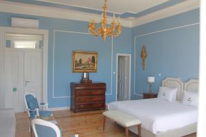 
A bed or beds in a room at Casa do Principe
