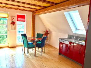 a kitchen with a table and chairs in a room at Appartment Ivonete in Wettringen