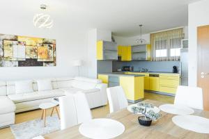 Kuchyň nebo kuchyňský kout v ubytování MyFlat Club 218 Palazzo Wellness Apartment