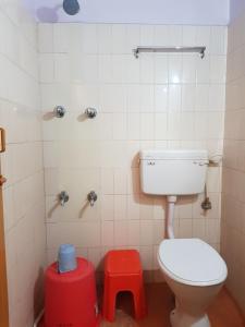 Kylpyhuone majoituspaikassa Sri Kumara Lodge